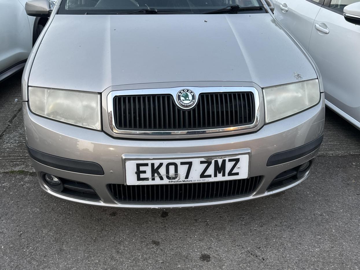 Skoda Fabia 1.4 16V Ambiente Hatchback 5dr Petrol Automatic (182 g/km, 75 bhp)
