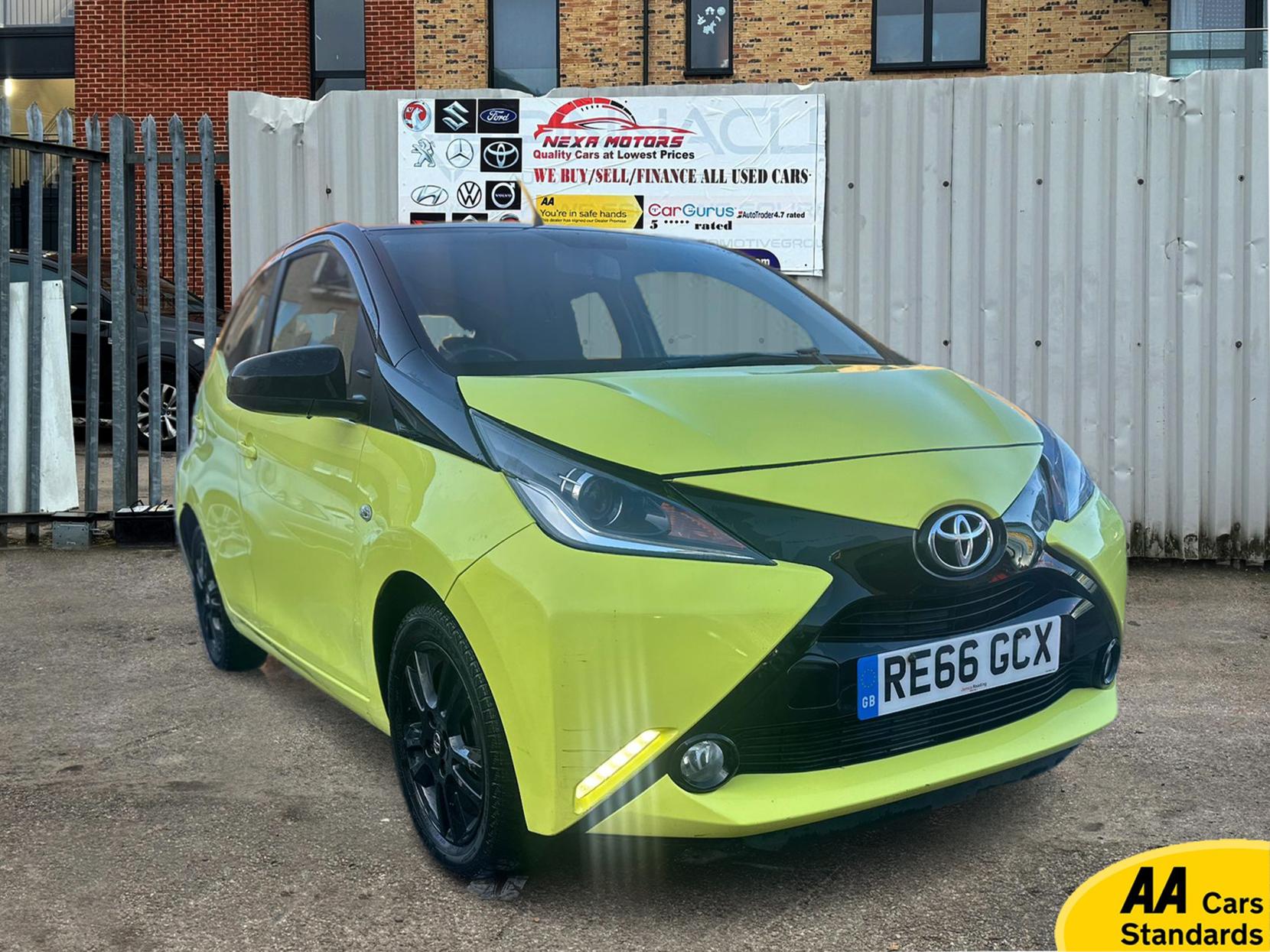 Toyota AYGO 1.0 VVT-i x-cite 3 Yellow Bi-Tone Hatchback 5dr Petrol x-shift Euro 6 (68 ps)