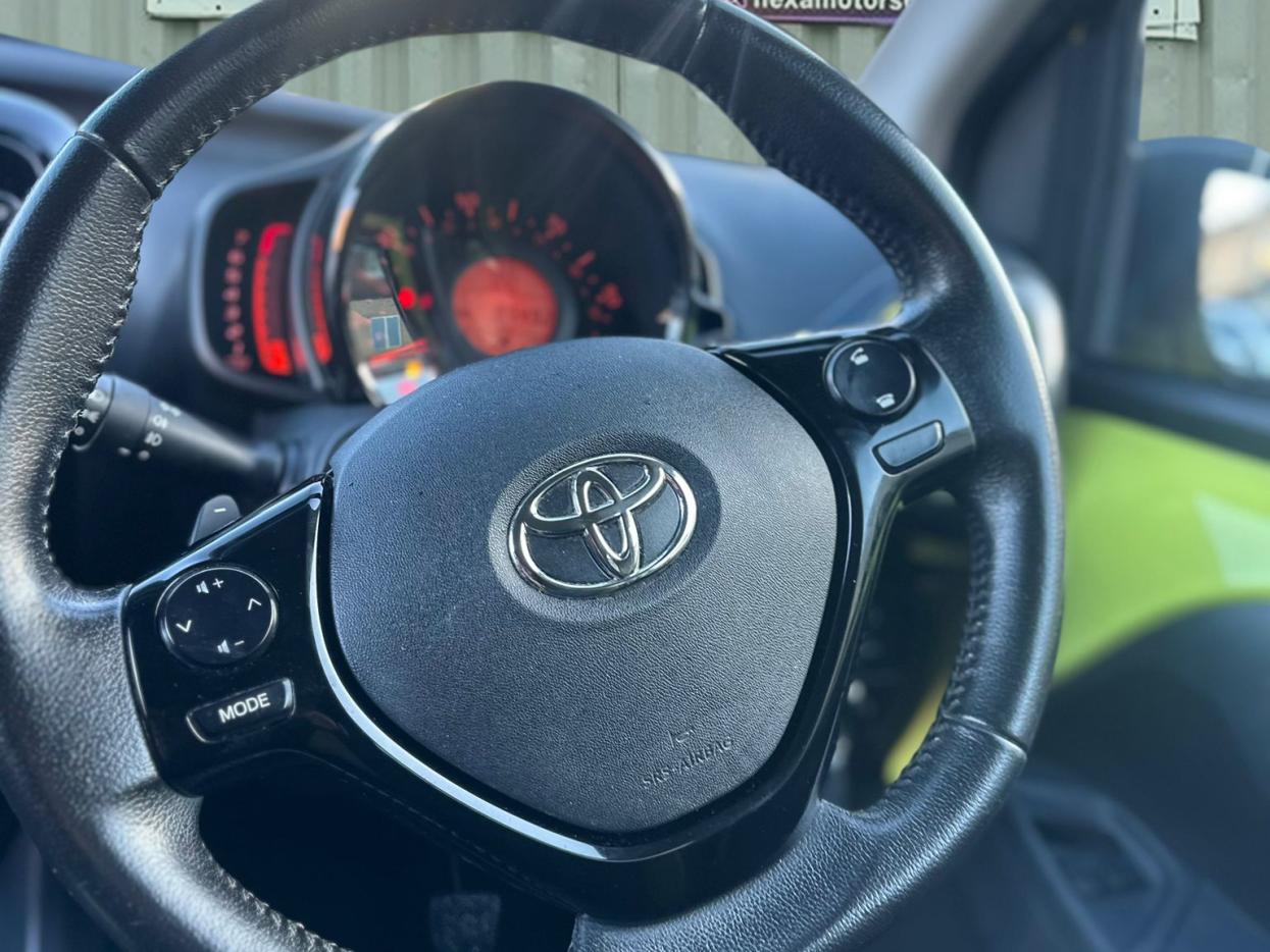 Toyota AYGO 1.0 VVT-i x-cite 3 Yellow Bi-Tone Hatchback 5dr Petrol x-shift Euro 6 (68 ps)