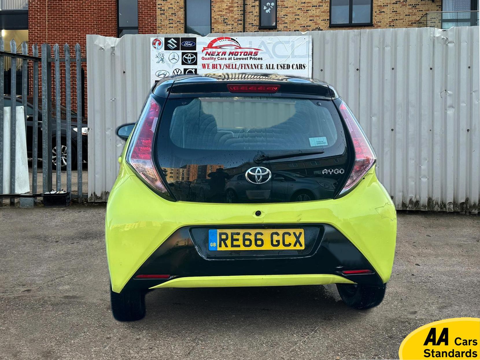 Toyota AYGO 1.0 VVT-i x-cite 3 Yellow Bi-Tone Hatchback 5dr Petrol x-shift Euro 6 (68 ps)
