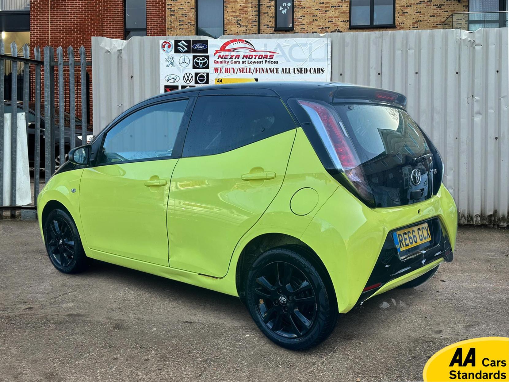 Toyota AYGO 1.0 VVT-i x-cite 3 Yellow Bi-Tone Hatchback 5dr Petrol x-shift Euro 6 (68 ps)