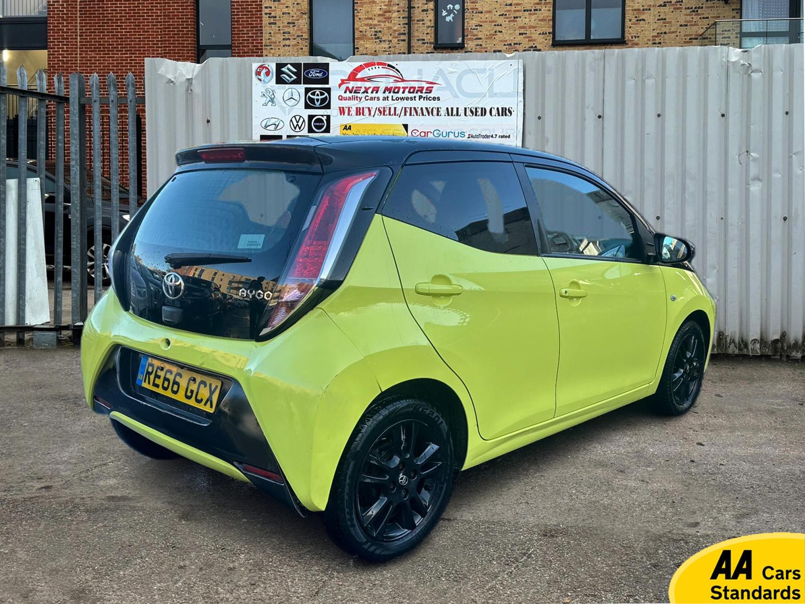 Toyota AYGO 1.0 VVT-i x-cite 3 Yellow Bi-Tone Hatchback 5dr Petrol x-shift Euro 6 (68 ps)