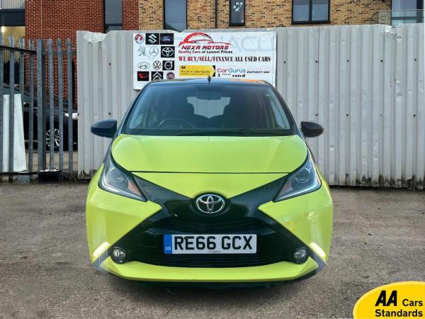 Toyota AYGO 1.0 VVT-i x-cite 3 Yellow Bi-Tone Hatchback 5dr Petrol x-shift Euro 6 (68 ps)