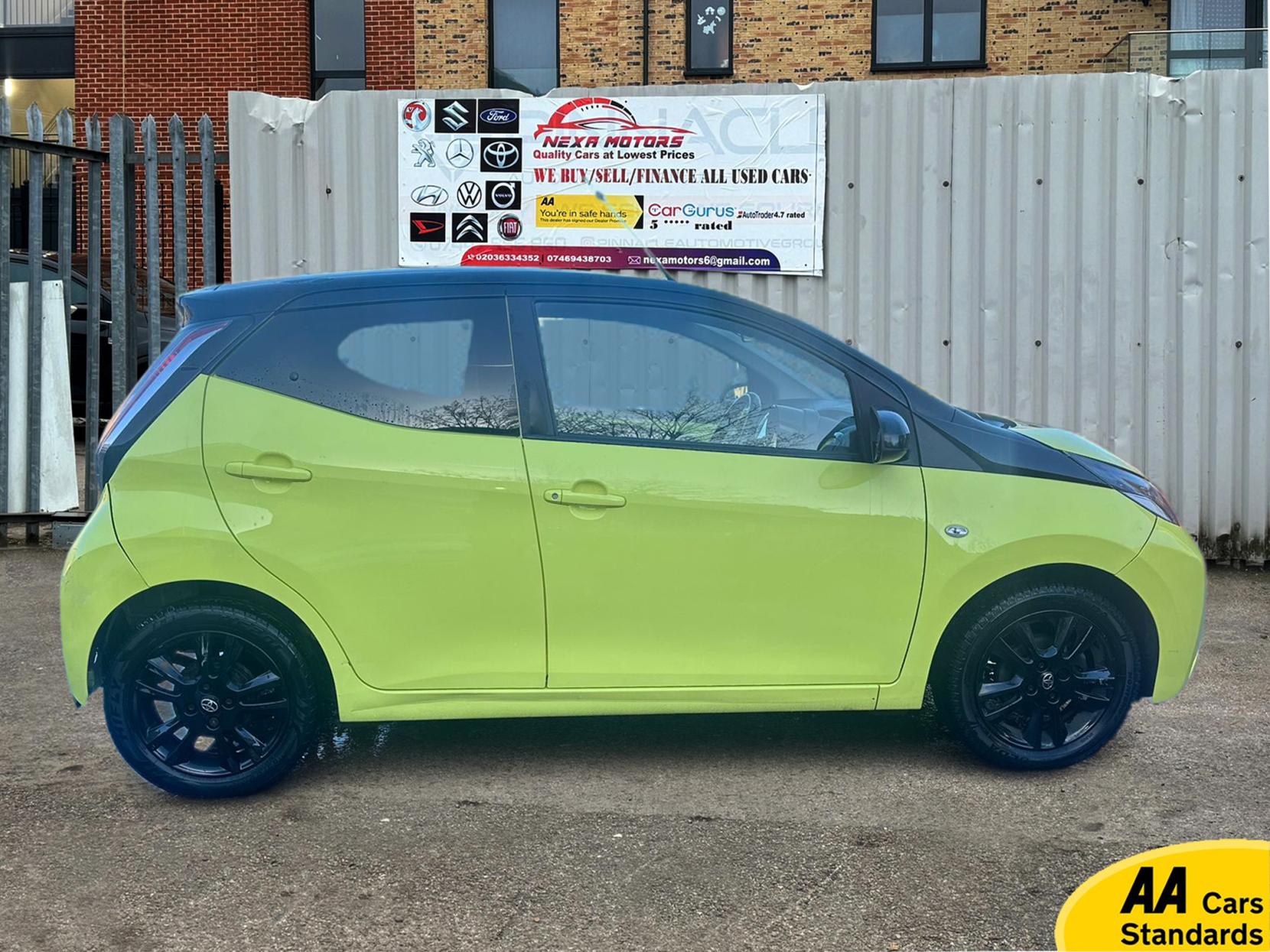 Toyota AYGO 1.0 VVT-i x-cite 3 Yellow Bi-Tone Hatchback 5dr Petrol x-shift Euro 6 (68 ps)