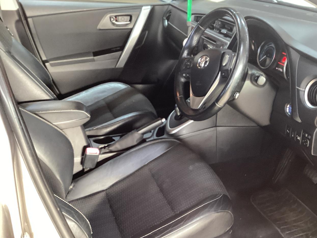 Toyota Auris 1.8 VVT-h Excel Hatchback 5dr Petrol Hybrid CVT Euro 5 (s/s) (136 ps)