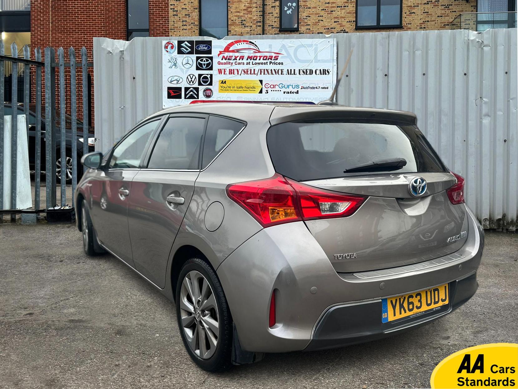 Toyota Auris 1.8 VVT-h Excel Hatchback 5dr Petrol Hybrid CVT Euro 5 (s/s) (136 ps)
