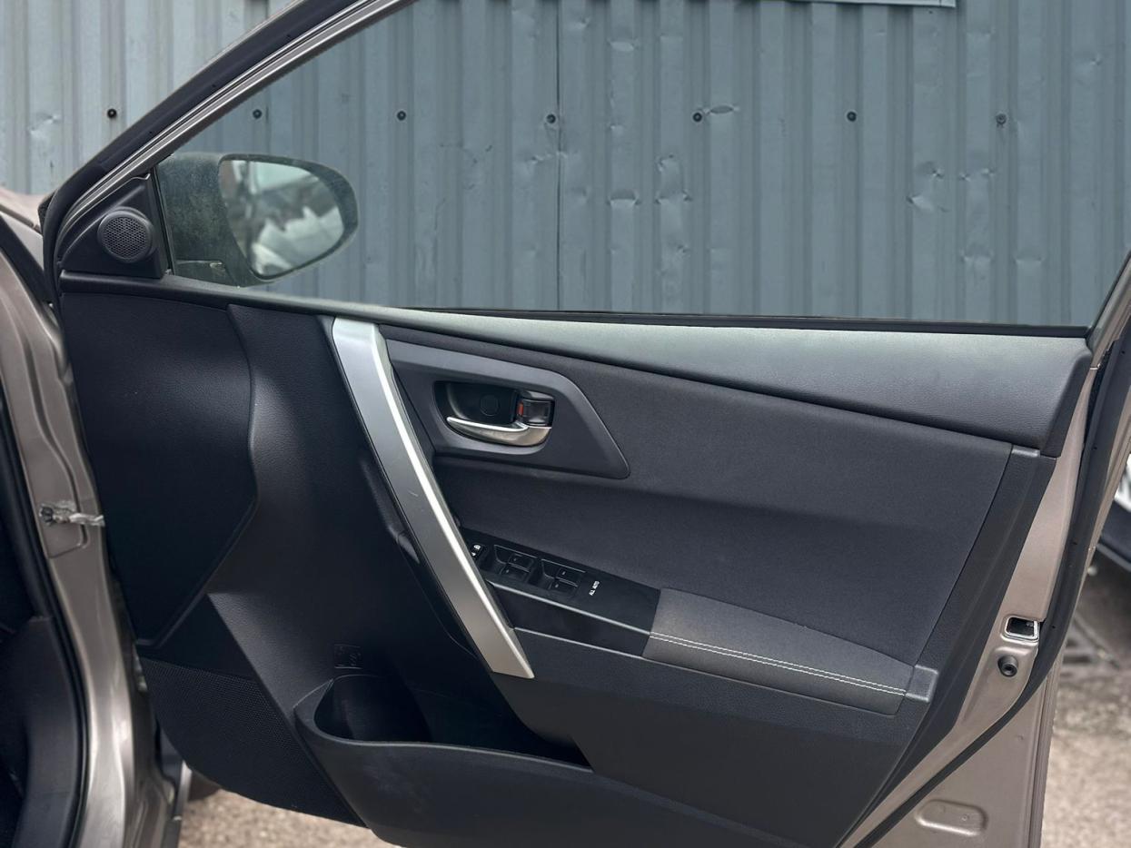 Toyota Auris 1.8 VVT-h Excel Hatchback 5dr Petrol Hybrid CVT Euro 5 (s/s) (136 ps)