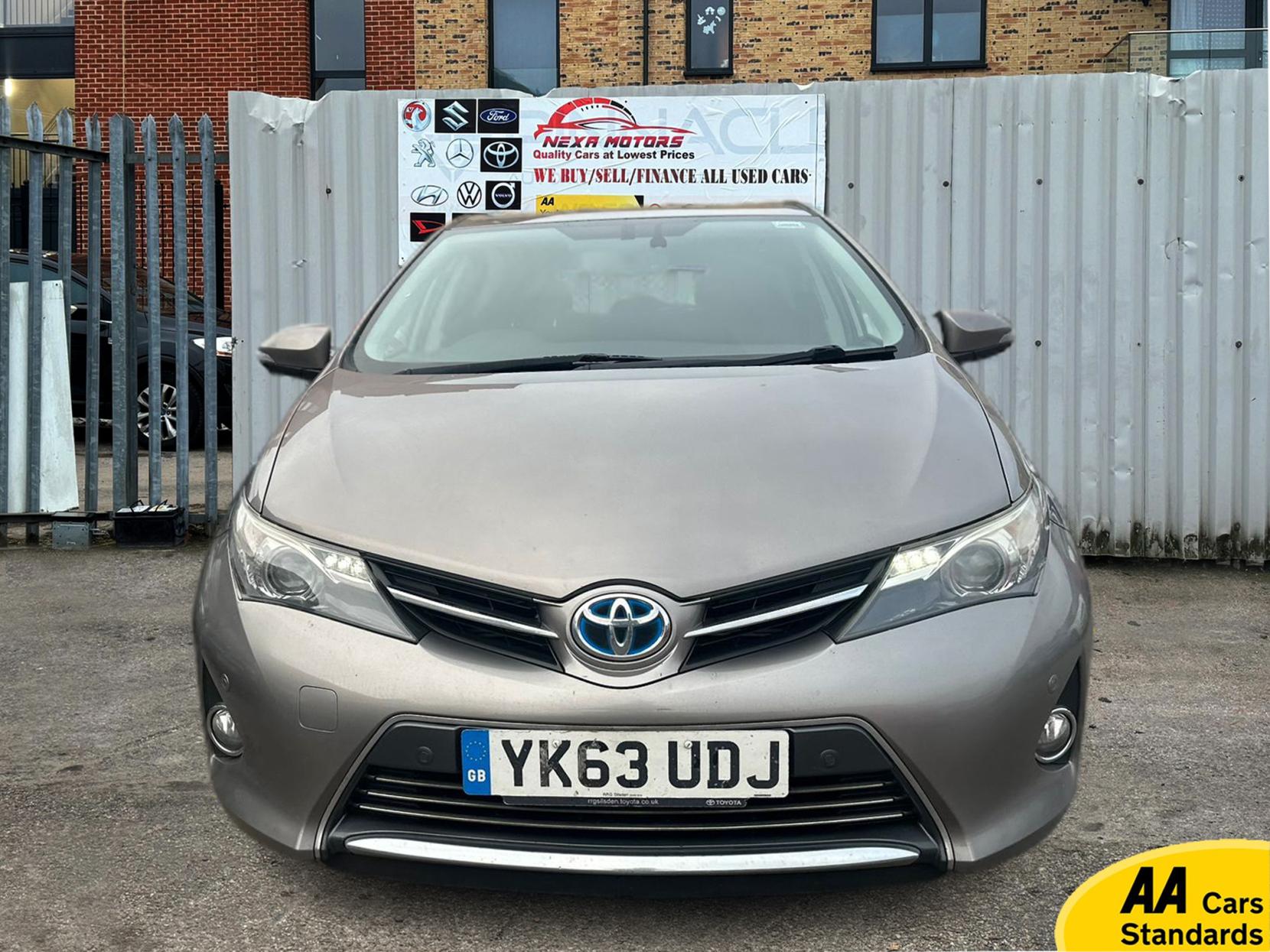 Toyota Auris 1.8 VVT-h Excel Hatchback 5dr Petrol Hybrid CVT Euro 5 (s/s) (136 ps)