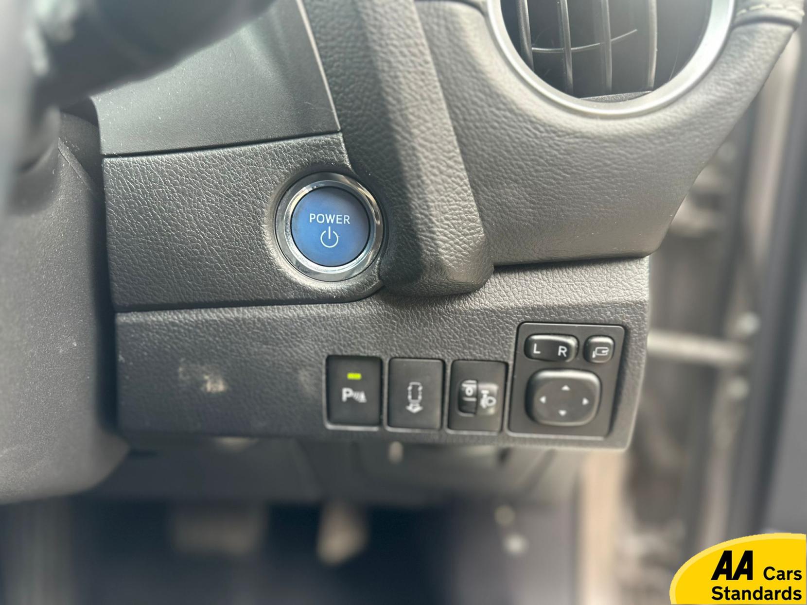 Toyota Auris 1.8 VVT-h Excel Hatchback 5dr Petrol Hybrid CVT Euro 5 (s/s) (136 ps)