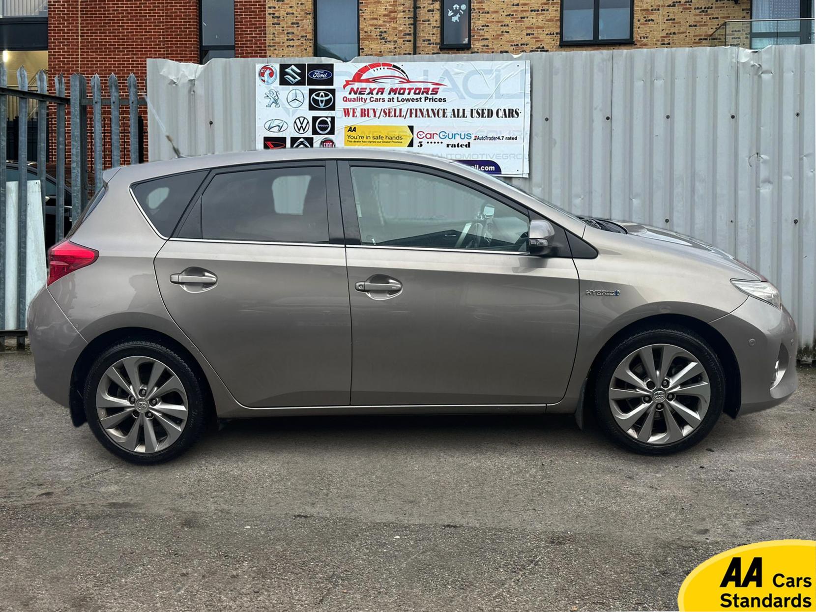 Toyota Auris 1.8 VVT-h Excel Hatchback 5dr Petrol Hybrid CVT Euro 5 (s/s) (136 ps)