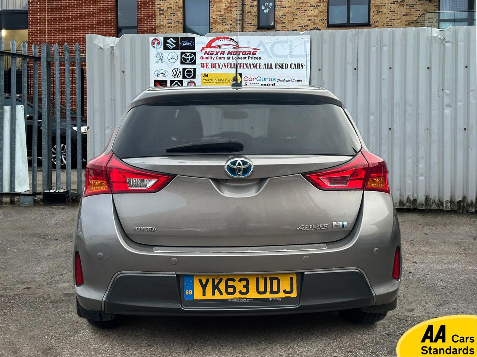 Toyota Auris 1.8 VVT-h Excel Hatchback 5dr Petrol Hybrid CVT Euro 5 (s/s) (136 ps)