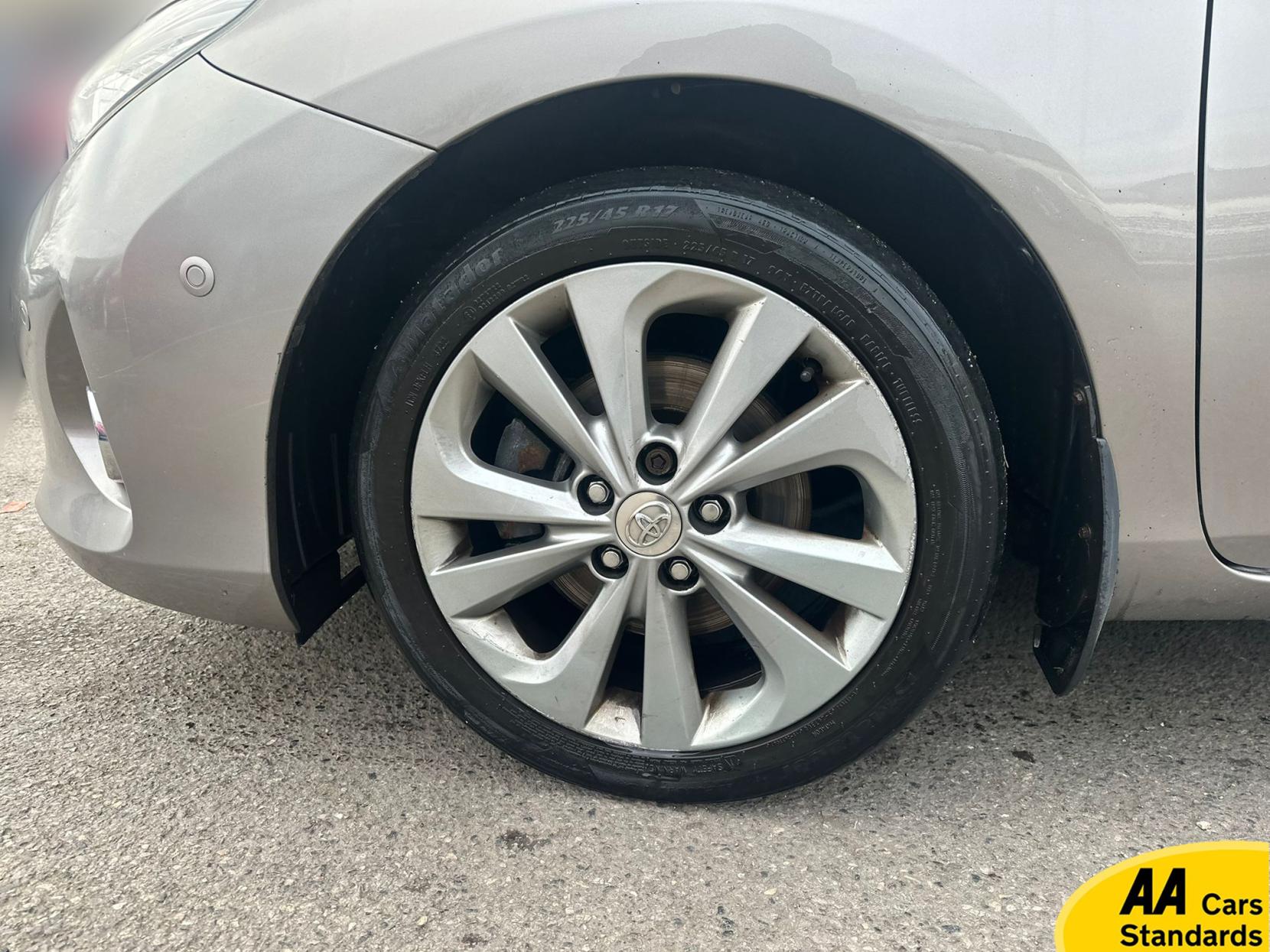 Toyota Auris 1.8 VVT-h Excel Hatchback 5dr Petrol Hybrid CVT Euro 5 (s/s) (136 ps)