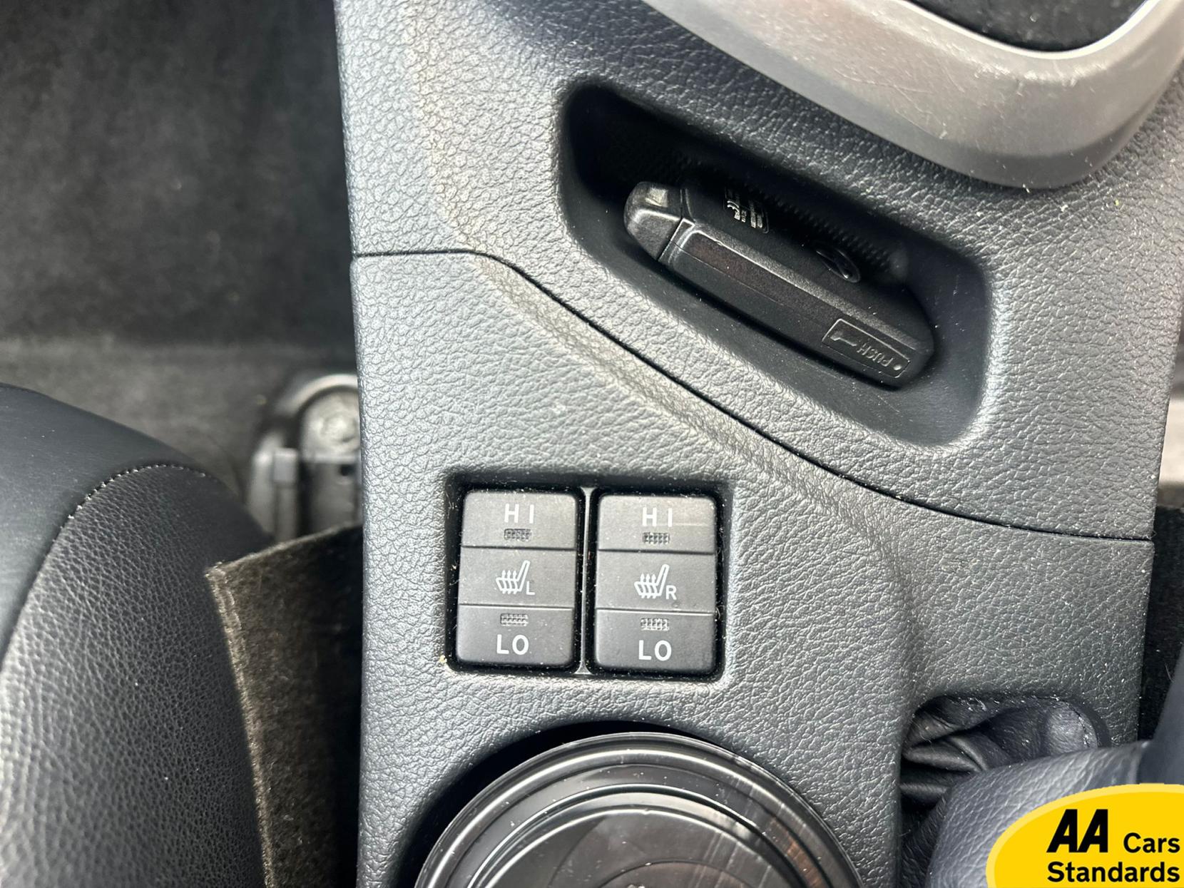 Toyota Auris 1.8 VVT-h Excel Hatchback 5dr Petrol Hybrid CVT Euro 5 (s/s) (136 ps)