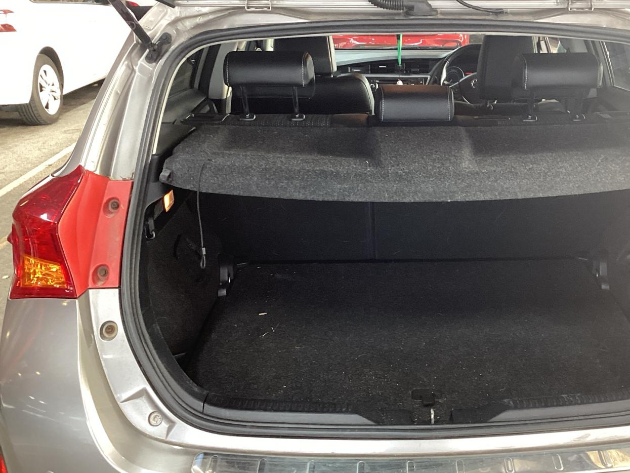 Toyota Auris 1.8 VVT-h Excel Hatchback 5dr Petrol Hybrid CVT Euro 5 (s/s) (136 ps)