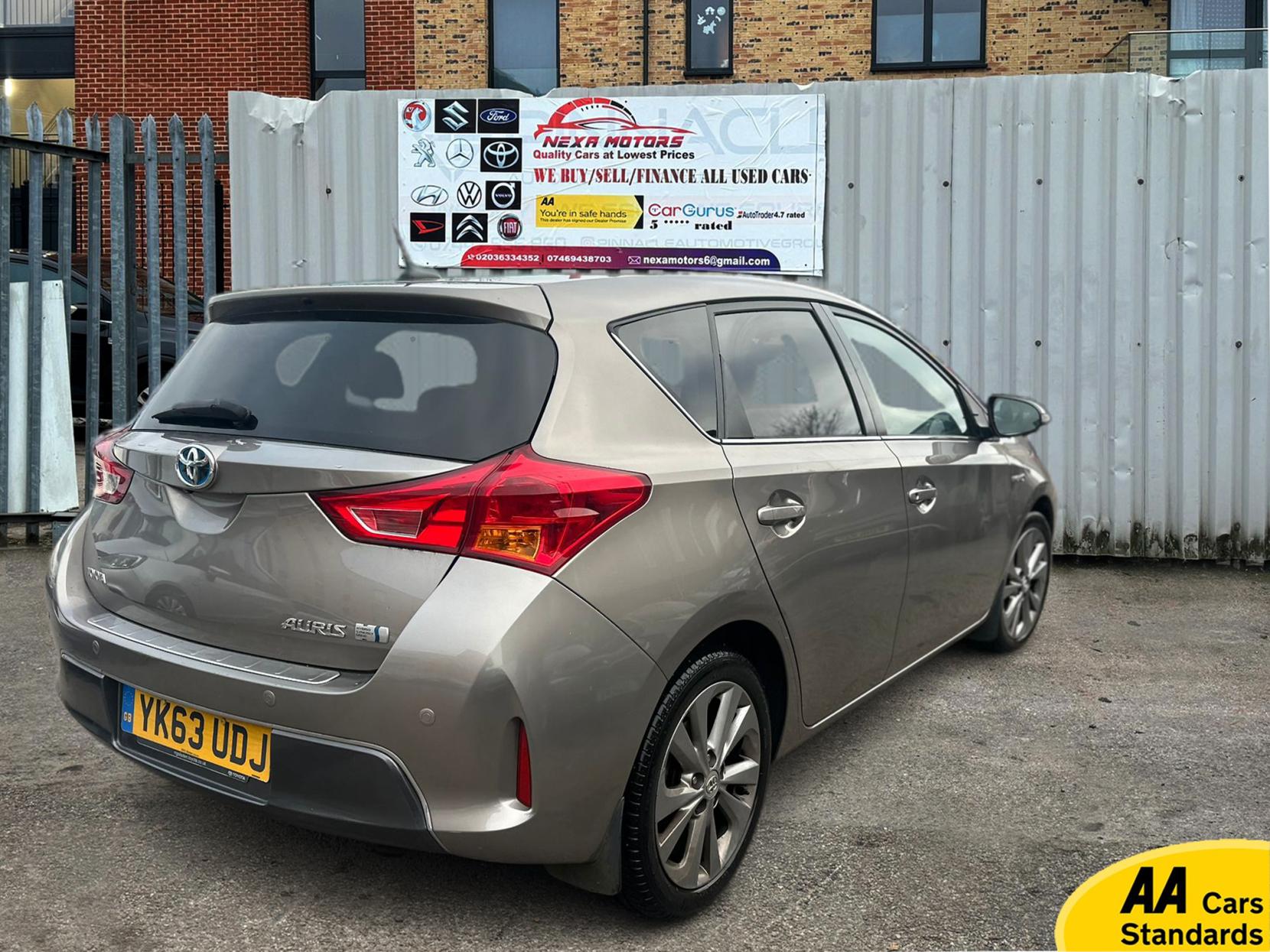 Toyota Auris 1.8 VVT-h Excel Hatchback 5dr Petrol Hybrid CVT Euro 5 (s/s) (136 ps)