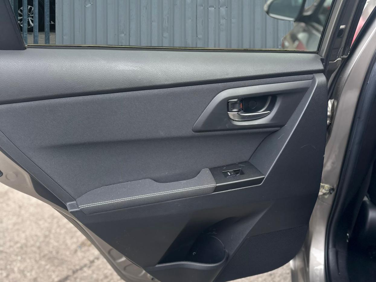 Toyota Auris 1.8 VVT-h Excel Hatchback 5dr Petrol Hybrid CVT Euro 5 (s/s) (136 ps)