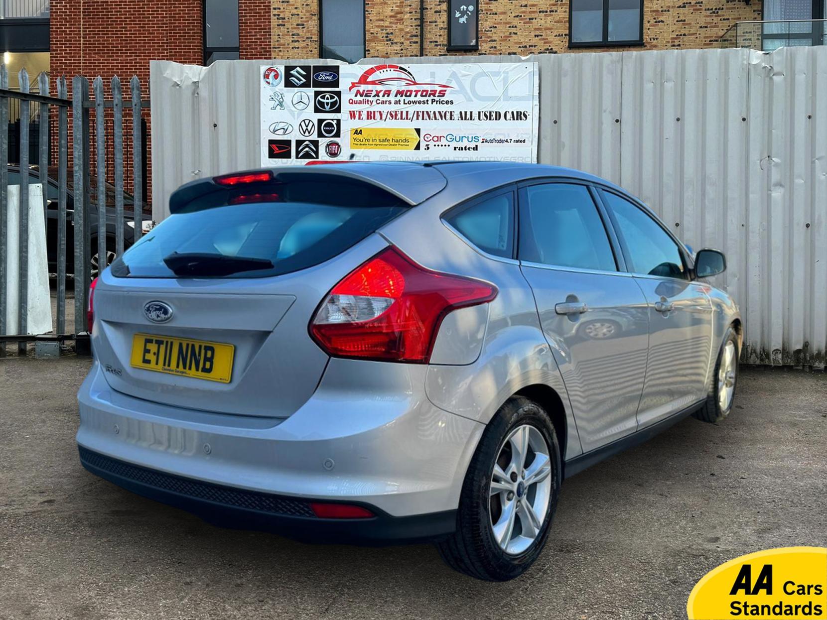 Ford Focus 1.6 Zetec Hatchback 5dr Petrol Manual Euro 5 (125 ps)