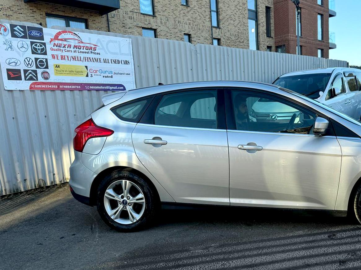 Ford Focus 1.6 Zetec Hatchback 5dr Petrol Manual Euro 5 (125 ps)