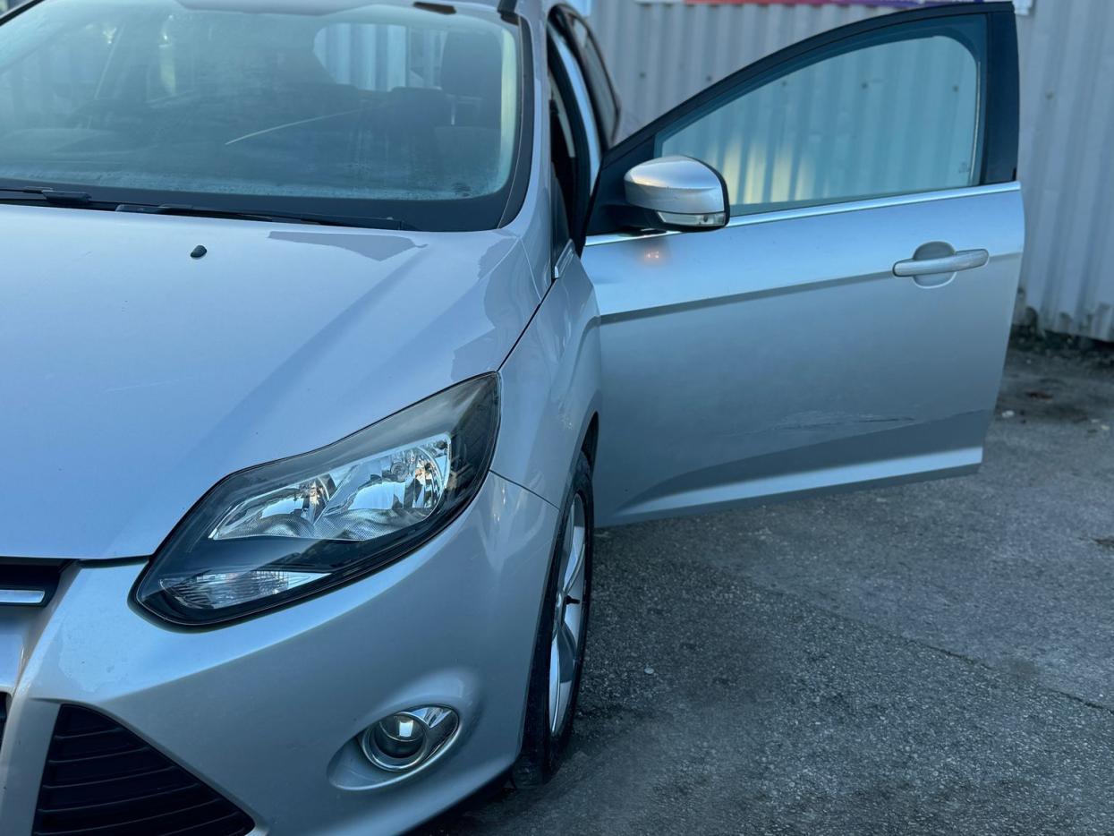 Ford Focus 1.6 Zetec Hatchback 5dr Petrol Manual Euro 5 (125 ps)