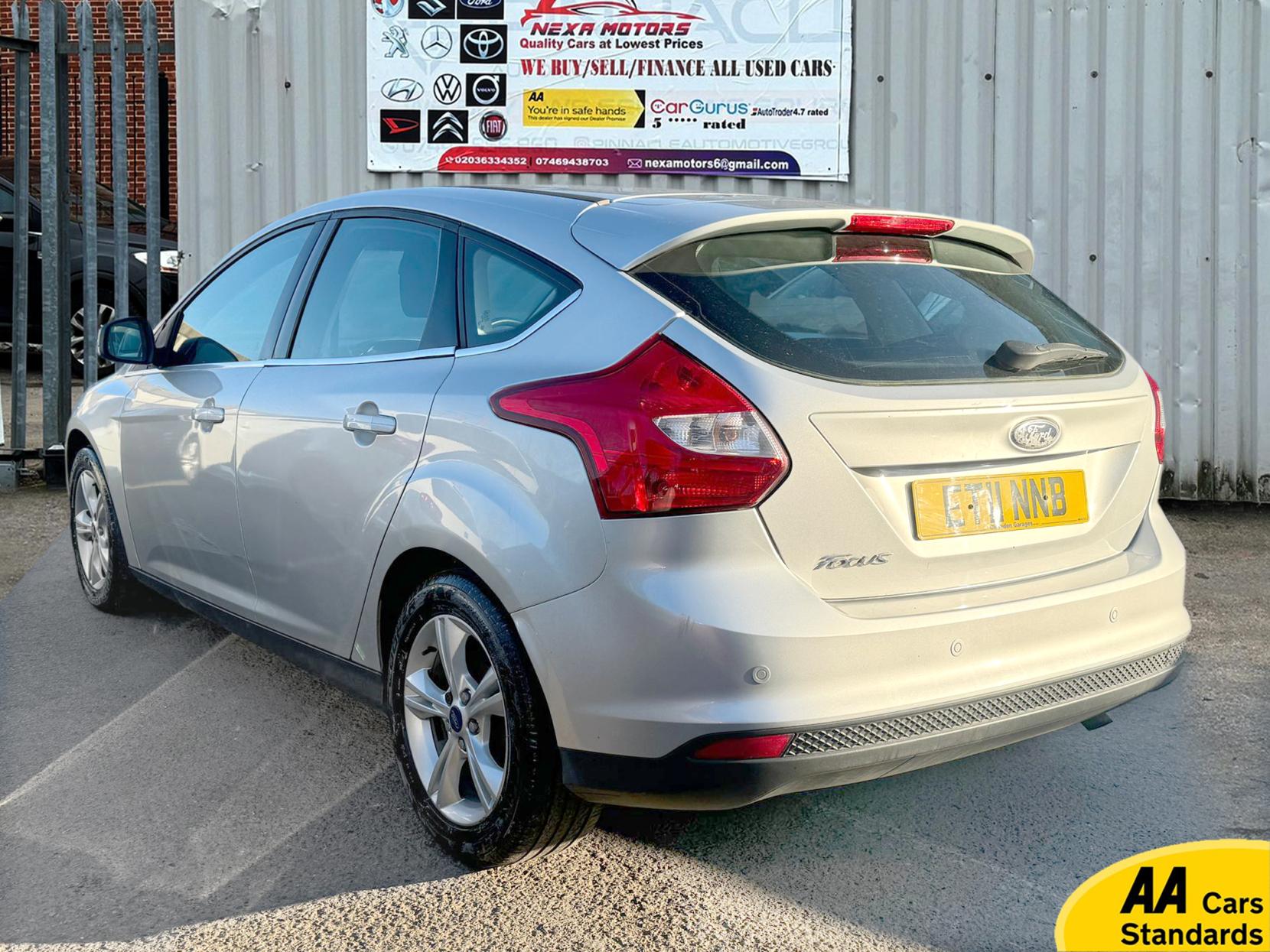 Ford Focus 1.6 Zetec Hatchback 5dr Petrol Manual Euro 5 (125 ps)