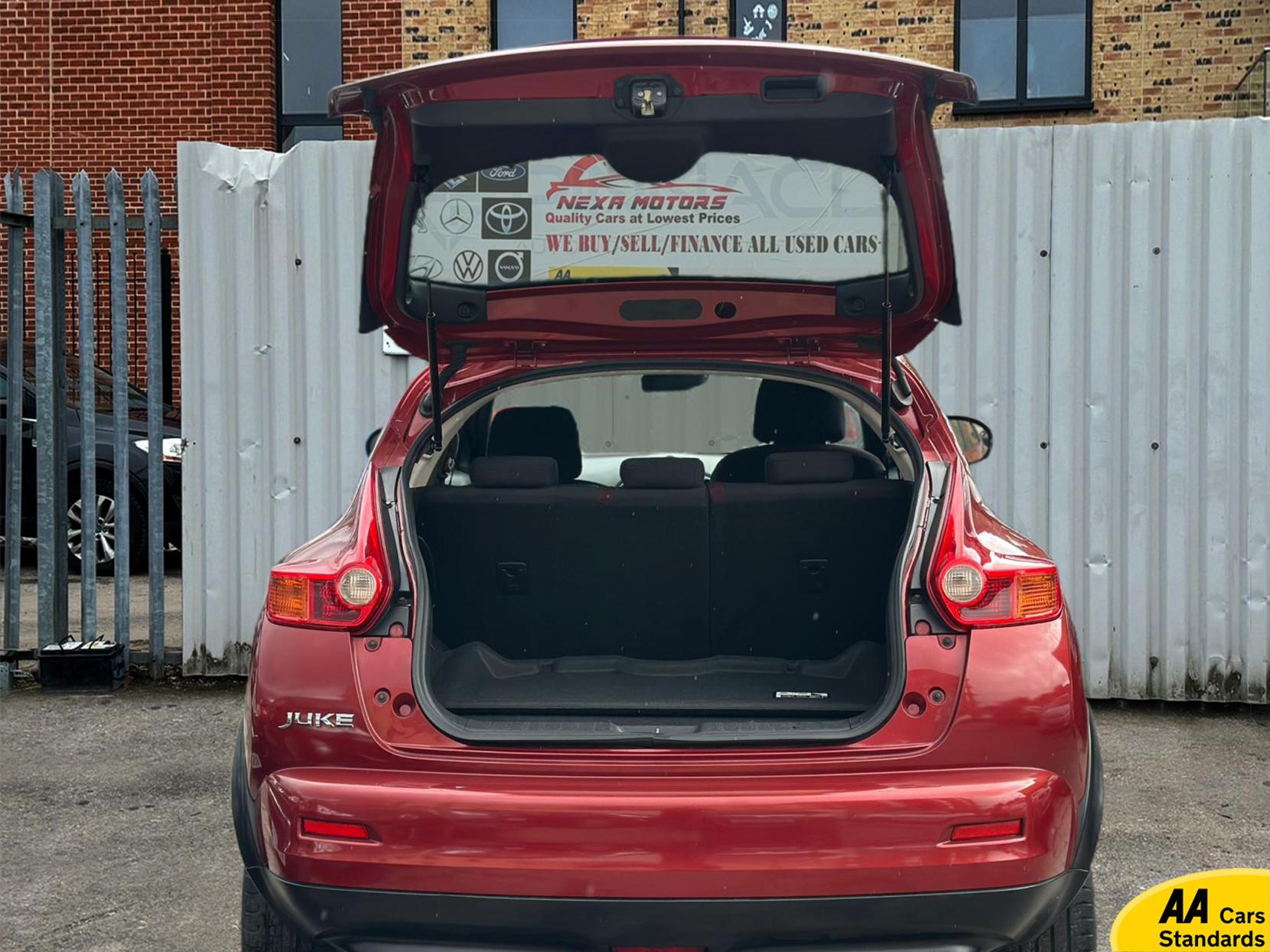 Nissan Juke 1.6 Acenta Premium SUV 5dr Petrol CVT Euro 5 (117 ps)