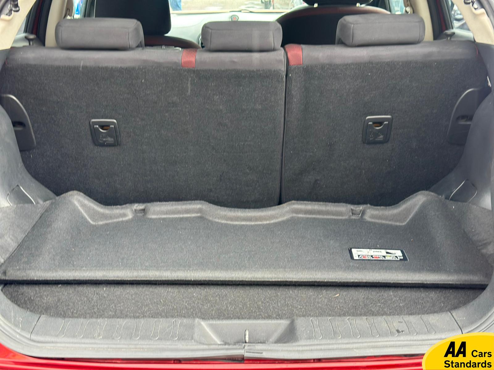 Nissan Juke 1.6 Acenta Premium SUV 5dr Petrol CVT Euro 5 (117 ps)