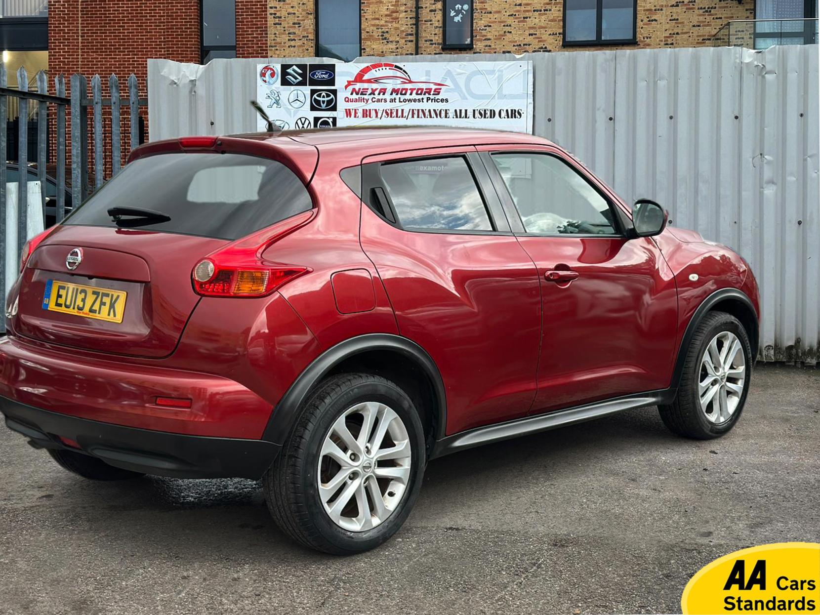 Nissan Juke 1.6 Acenta Premium SUV 5dr Petrol CVT Euro 5 (117 ps)