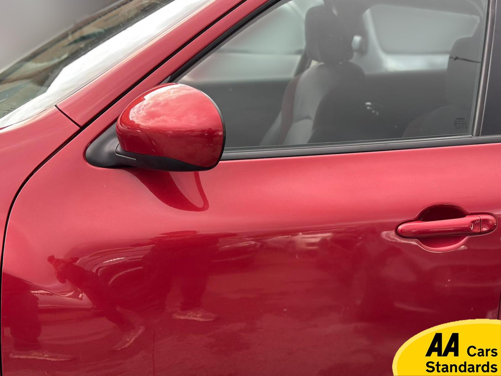 Nissan Juke 1.6 Acenta Premium SUV 5dr Petrol CVT Euro 5 (117 ps)