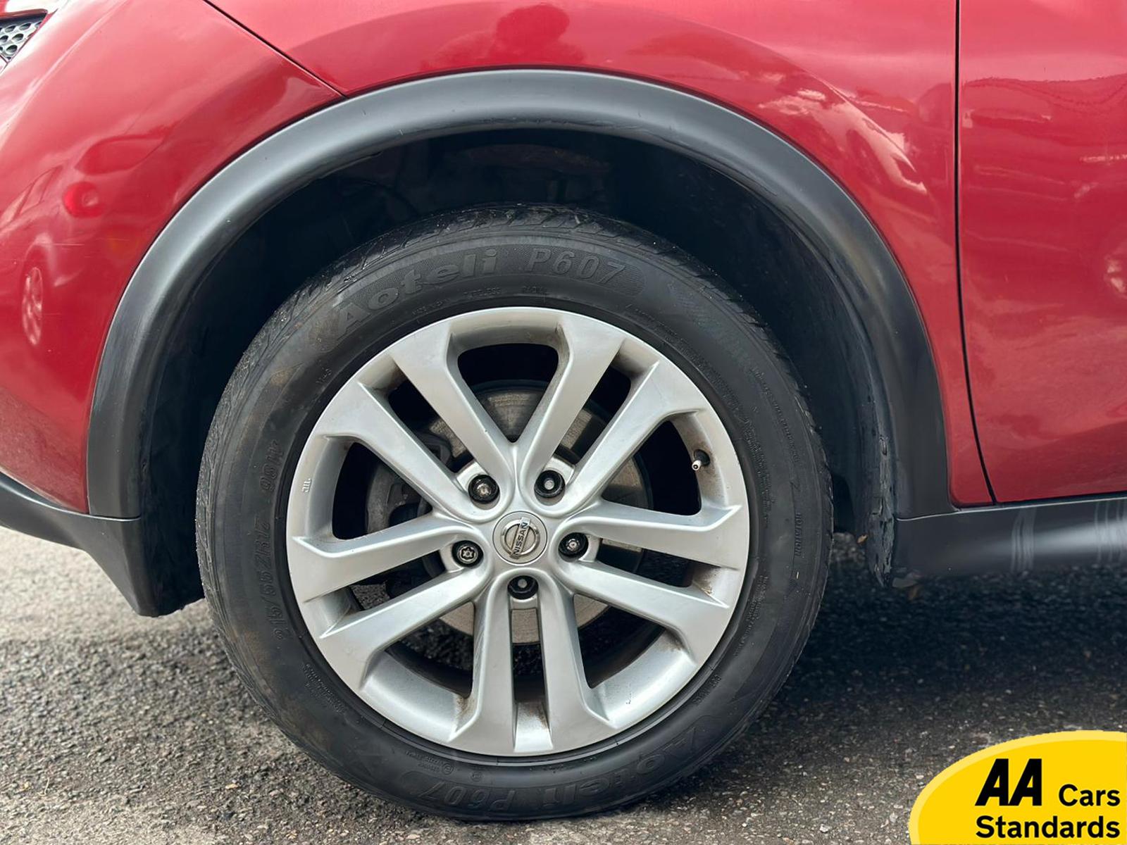 Nissan Juke 1.6 Acenta Premium SUV 5dr Petrol CVT Euro 5 (117 ps)