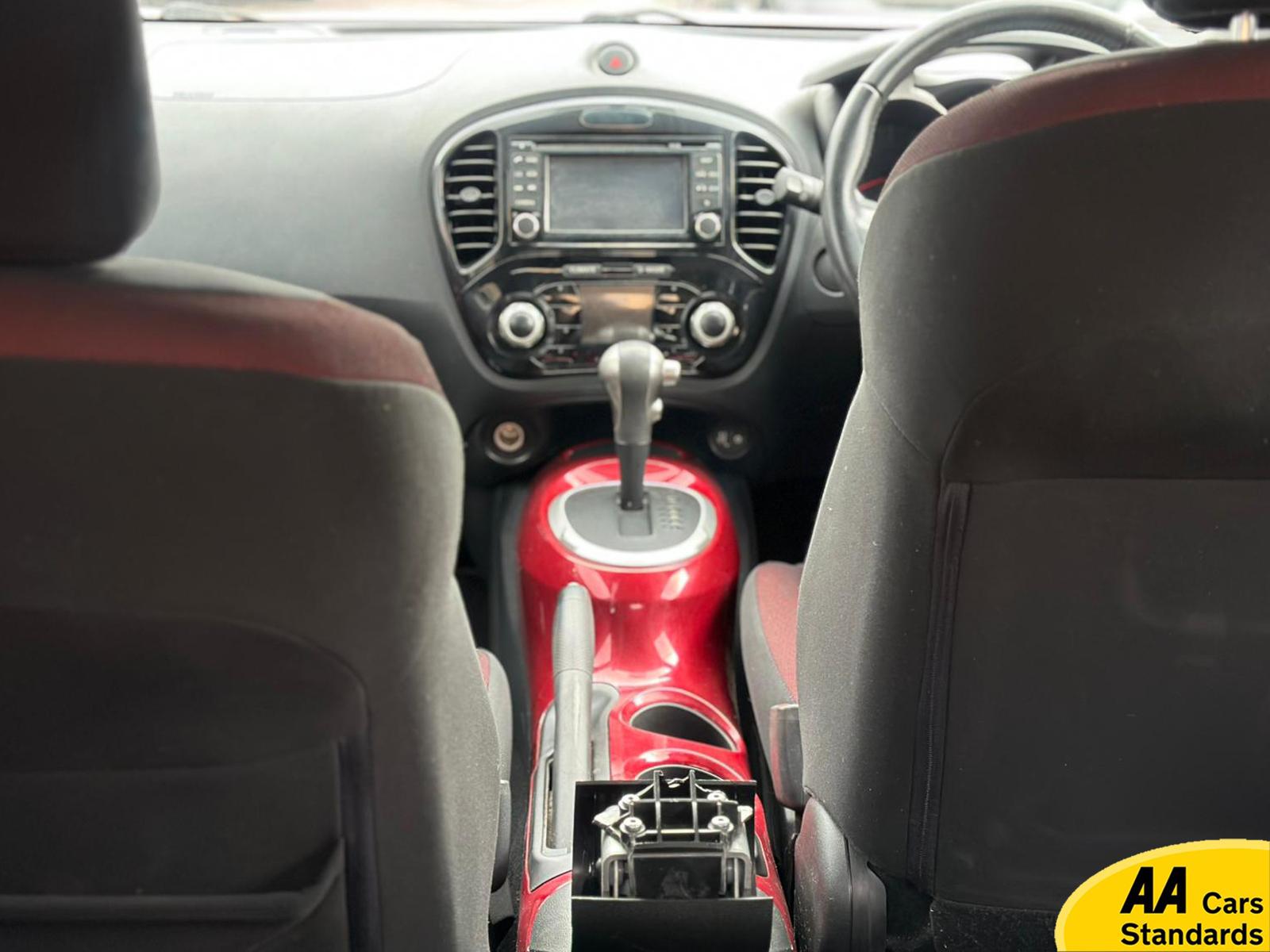 Nissan Juke 1.6 Acenta Premium SUV 5dr Petrol CVT Euro 5 (117 ps)