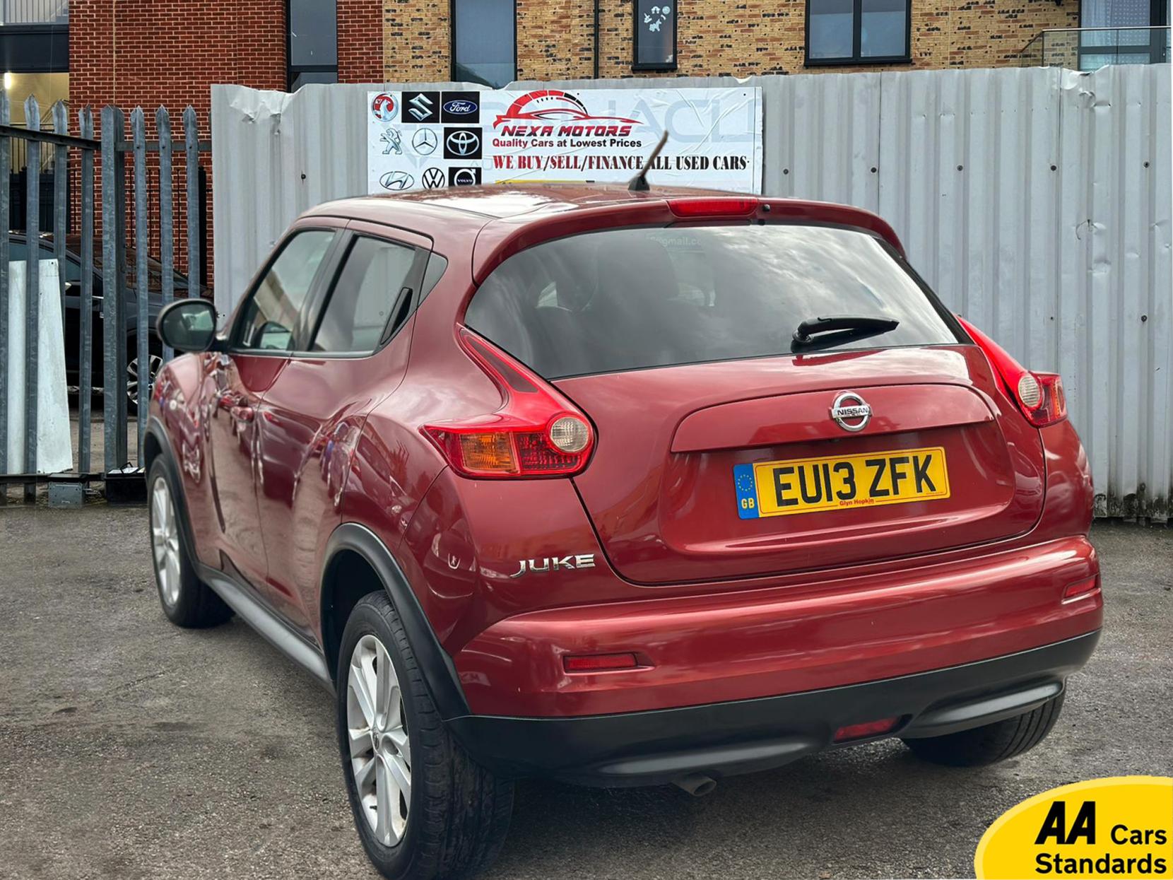 Nissan Juke 1.6 Acenta Premium SUV 5dr Petrol CVT Euro 5 (117 ps)