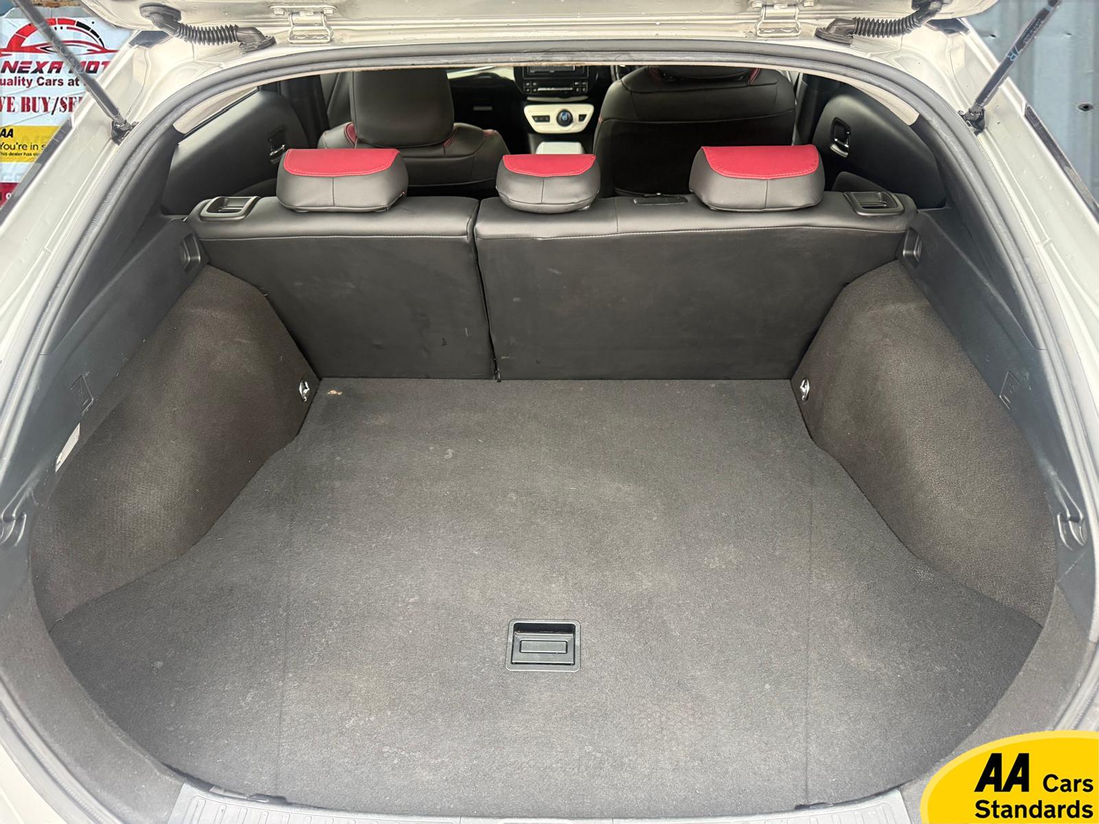 Toyota Prius 1.5 Saloon 4dr Petrol Hybrid CVT (120 g/km, 70 bhp)