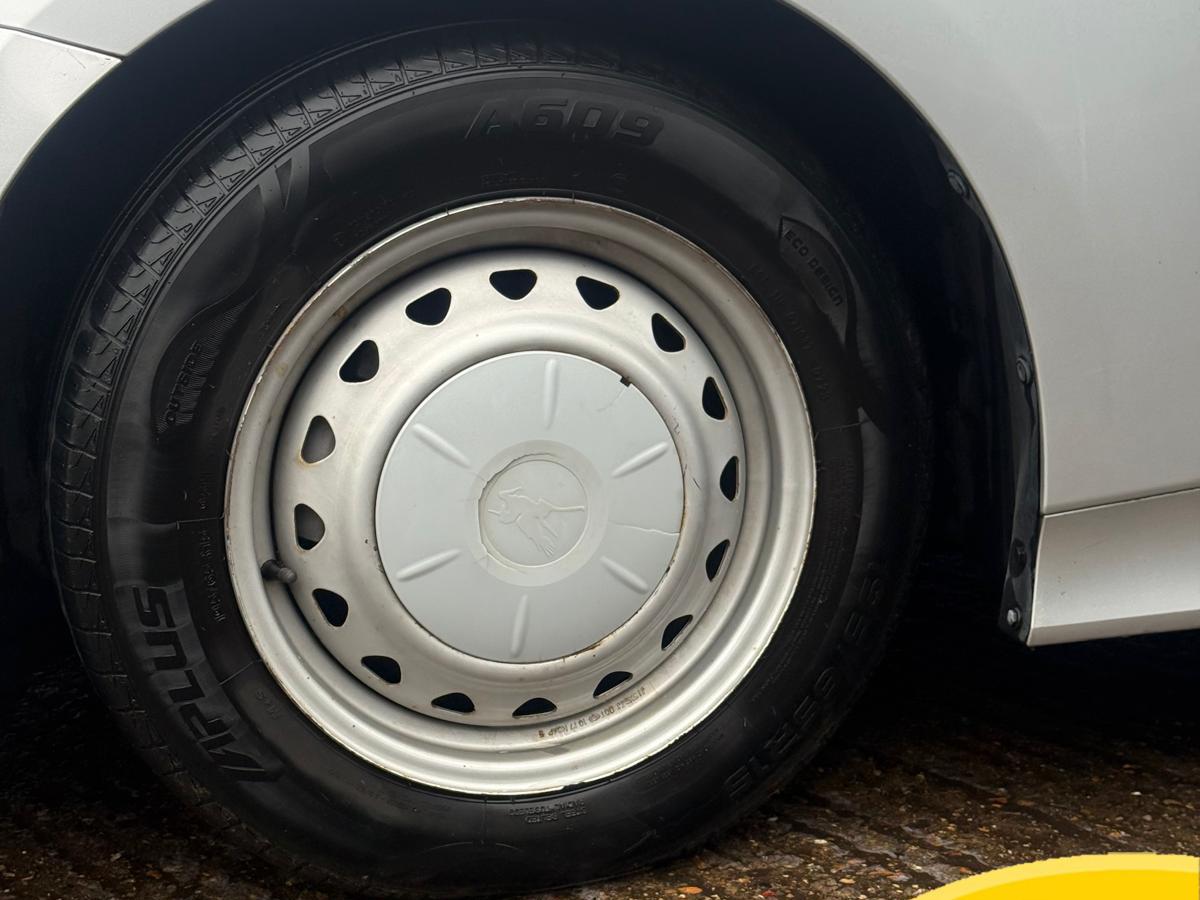 Toyota Prius 1.5 Saloon 4dr Petrol Hybrid CVT (120 g/km, 70 bhp)