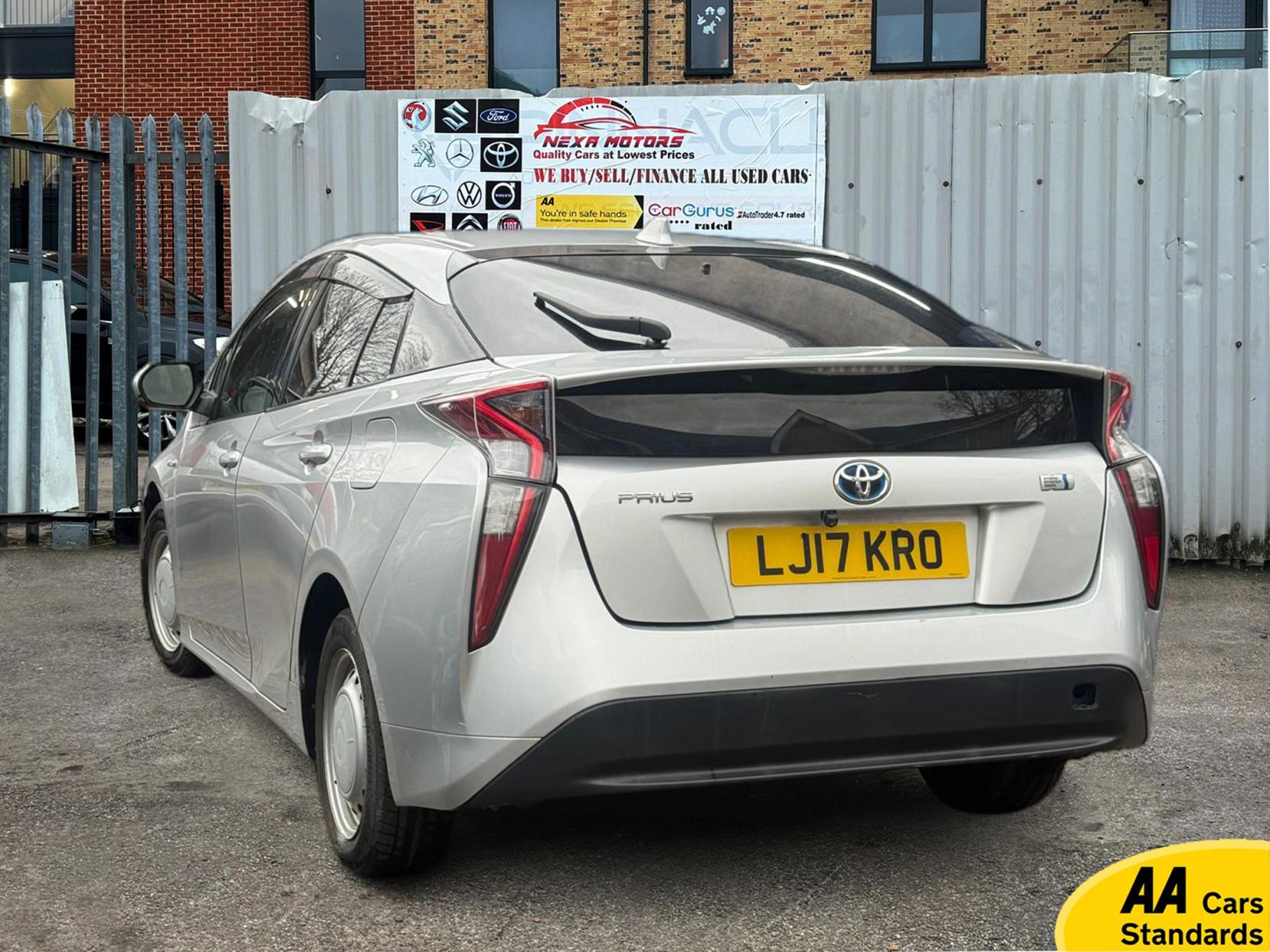 Toyota Prius 1.5 Saloon 4dr Petrol Hybrid CVT (120 g/km, 70 bhp)