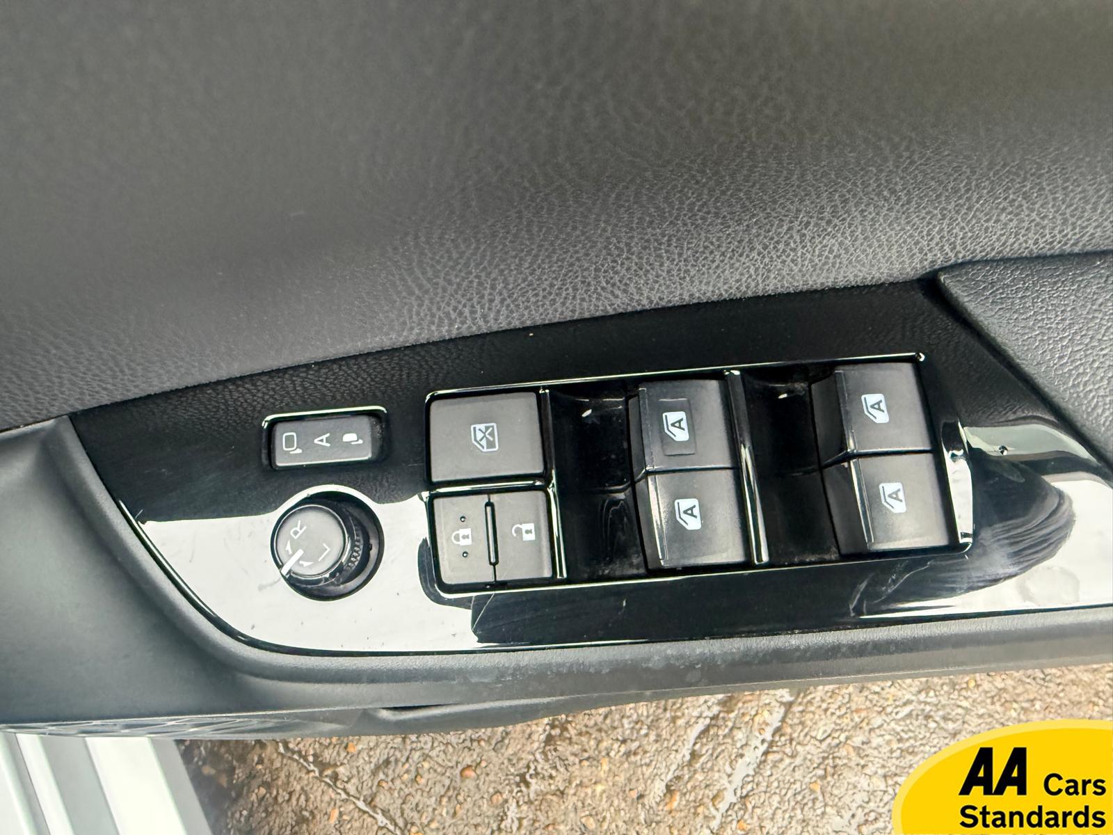 Toyota Prius 1.5 Saloon 4dr Petrol Hybrid CVT (120 g/km, 70 bhp)