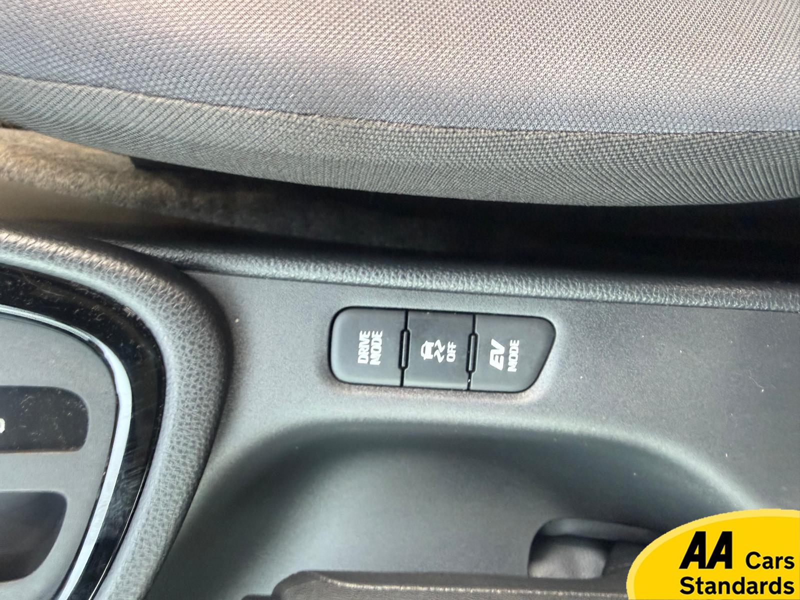 Toyota Yaris 1.5 VVT-h Design Hatchback 5dr Petrol Hybrid E-CVT Euro 6 (s/s) (116 ps)