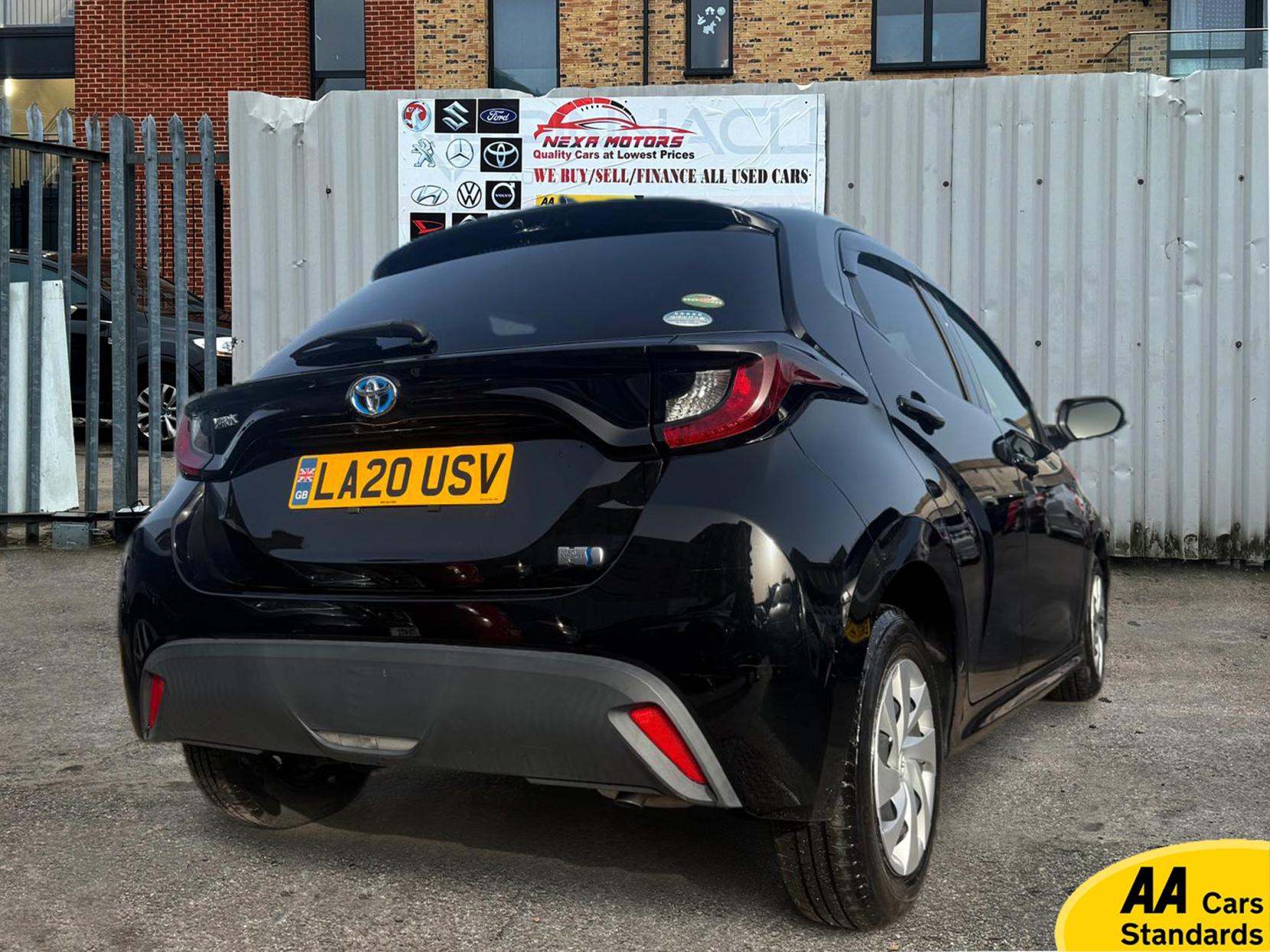 Toyota Yaris 1.5 VVT-h Design Hatchback 5dr Petrol Hybrid E-CVT Euro 6 (s/s) (116 ps)