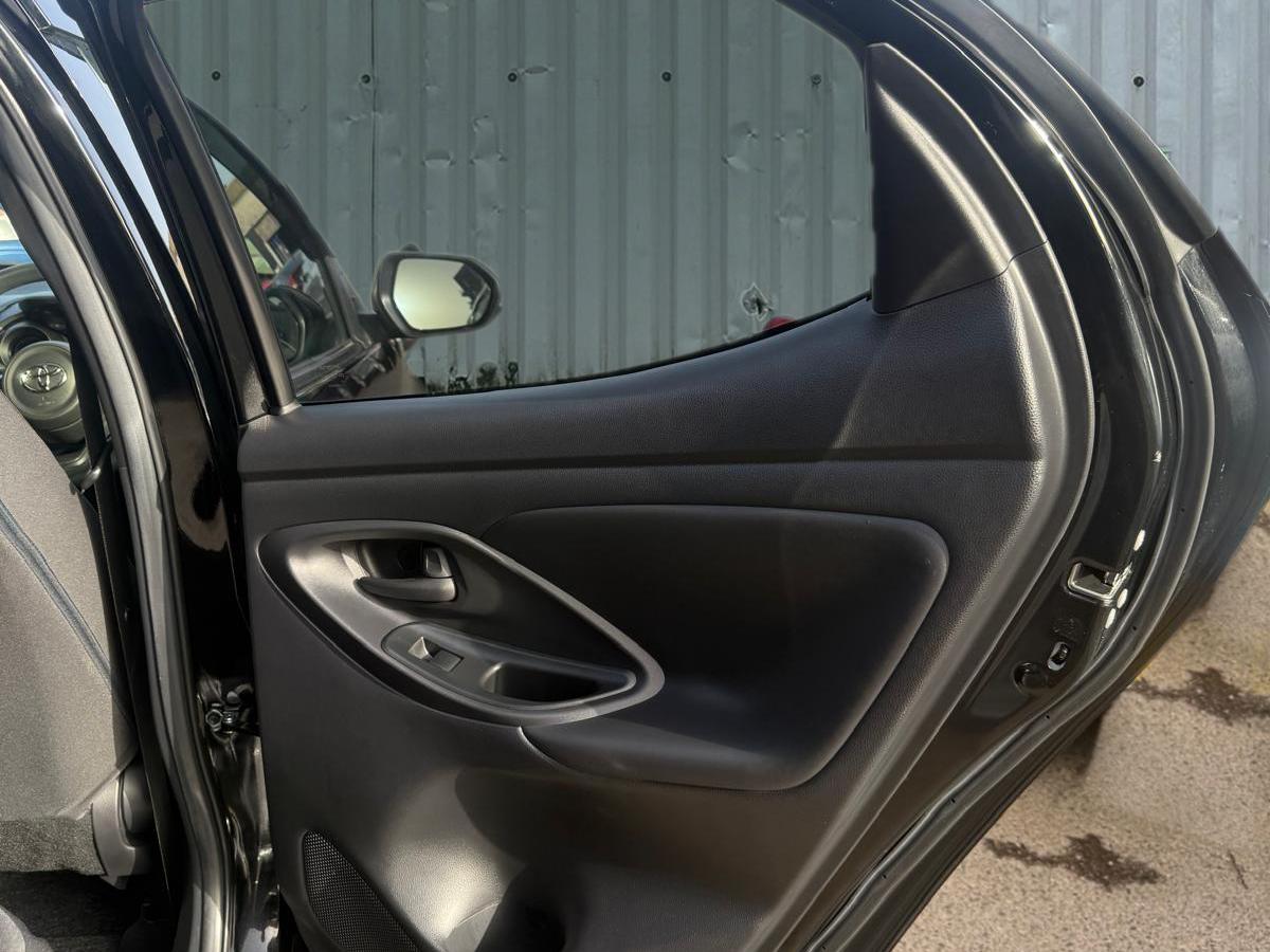 Toyota Yaris 1.5 VVT-h Design Hatchback 5dr Petrol Hybrid E-CVT Euro 6 (s/s) (116 ps)