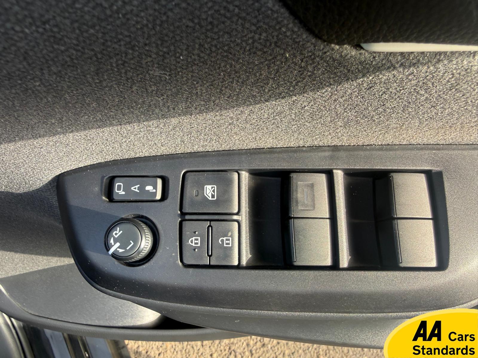 Toyota Yaris 1.5 VVT-h Design Hatchback 5dr Petrol Hybrid E-CVT Euro 6 (s/s) (116 ps)