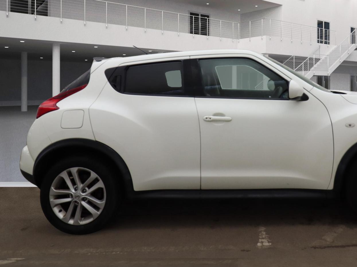 Nissan Juke 1.6 Tekna SUV 5dr Petrol CVT Euro 5 (117 ps)