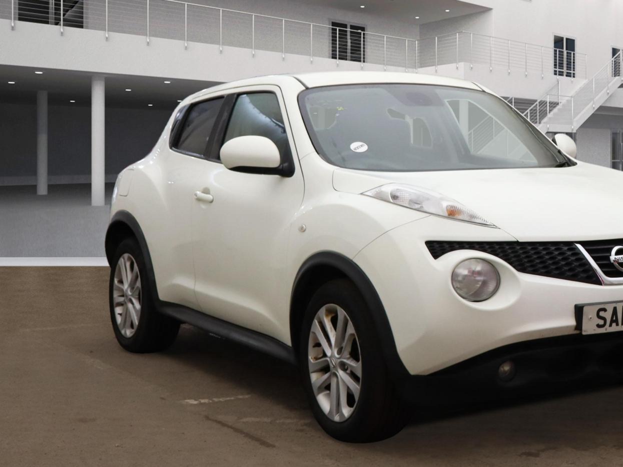 Nissan Juke 1.6 Tekna SUV 5dr Petrol CVT Euro 5 (117 ps)