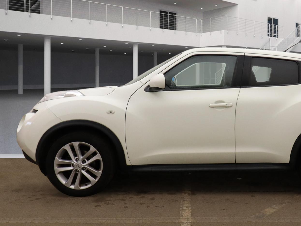 Nissan Juke 1.6 Tekna SUV 5dr Petrol CVT Euro 5 (117 ps)