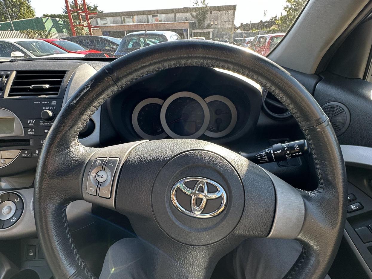 Toyota RAV4 2.0 XT4 SUV 5dr Petrol Automatic 4WD (212 g/km, 150 bhp)