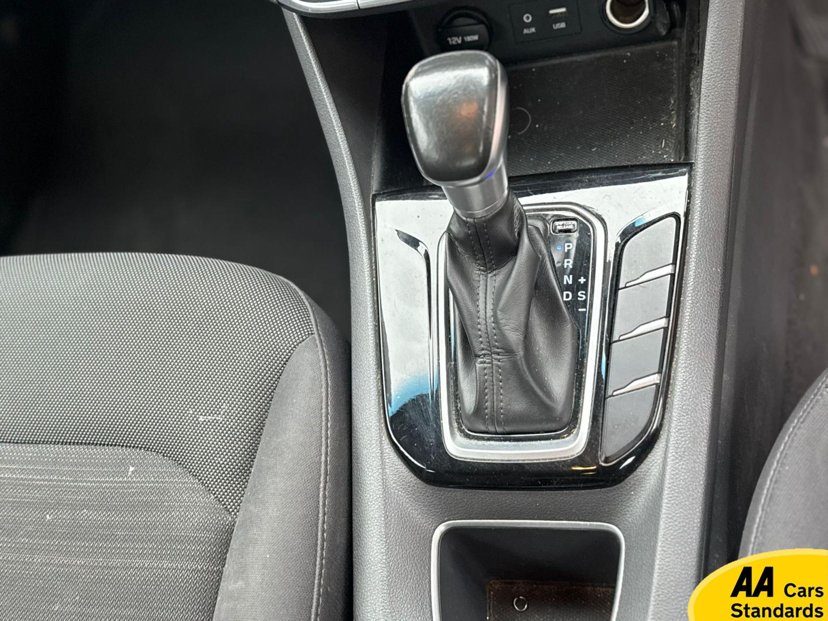 Hyundai IONIQ 1.6 h-GDi SE Hatchback 5dr Petrol Hybrid DCT Euro 6 (s/s) (141 ps)