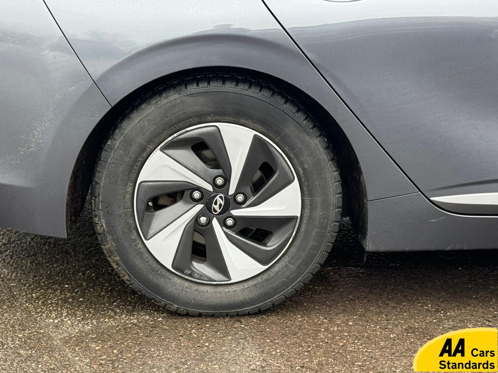 Hyundai IONIQ 1.6 h-GDi SE Hatchback 5dr Petrol Hybrid DCT Euro 6 (s/s) (141 ps)