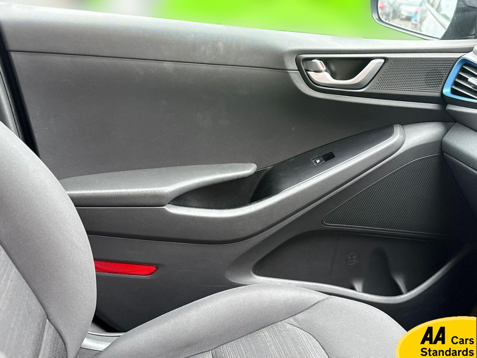 Hyundai IONIQ 1.6 h-GDi SE Hatchback 5dr Petrol Hybrid DCT Euro 6 (s/s) (141 ps)