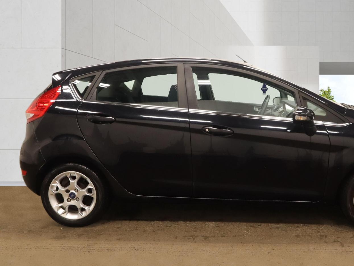 Ford Fiesta 1.4 Zetec Hatchback 5dr Petrol Automatic (154 g/km, 94 bhp)