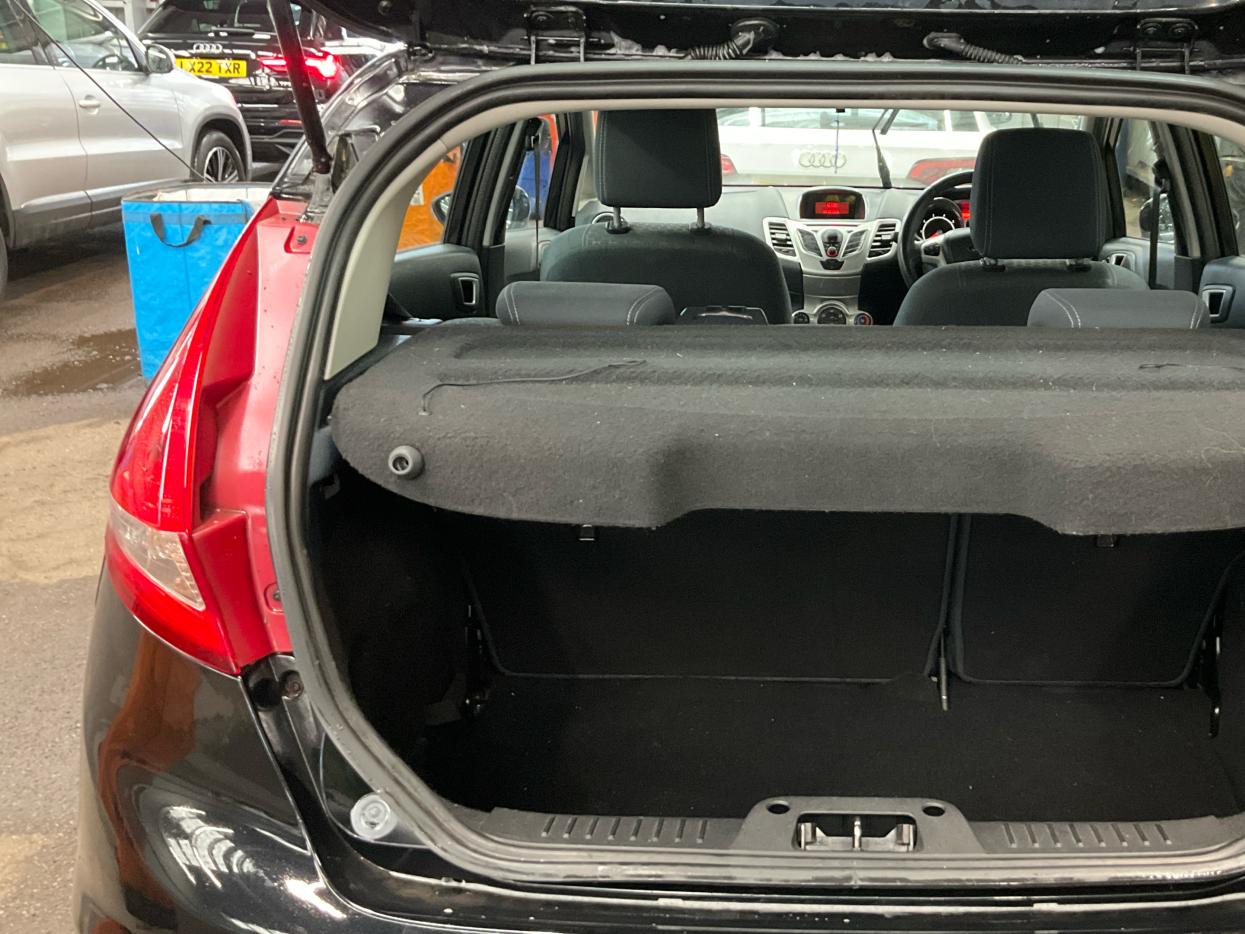 Ford Fiesta 1.4 Zetec Hatchback 5dr Petrol Automatic (154 g/km, 94 bhp)