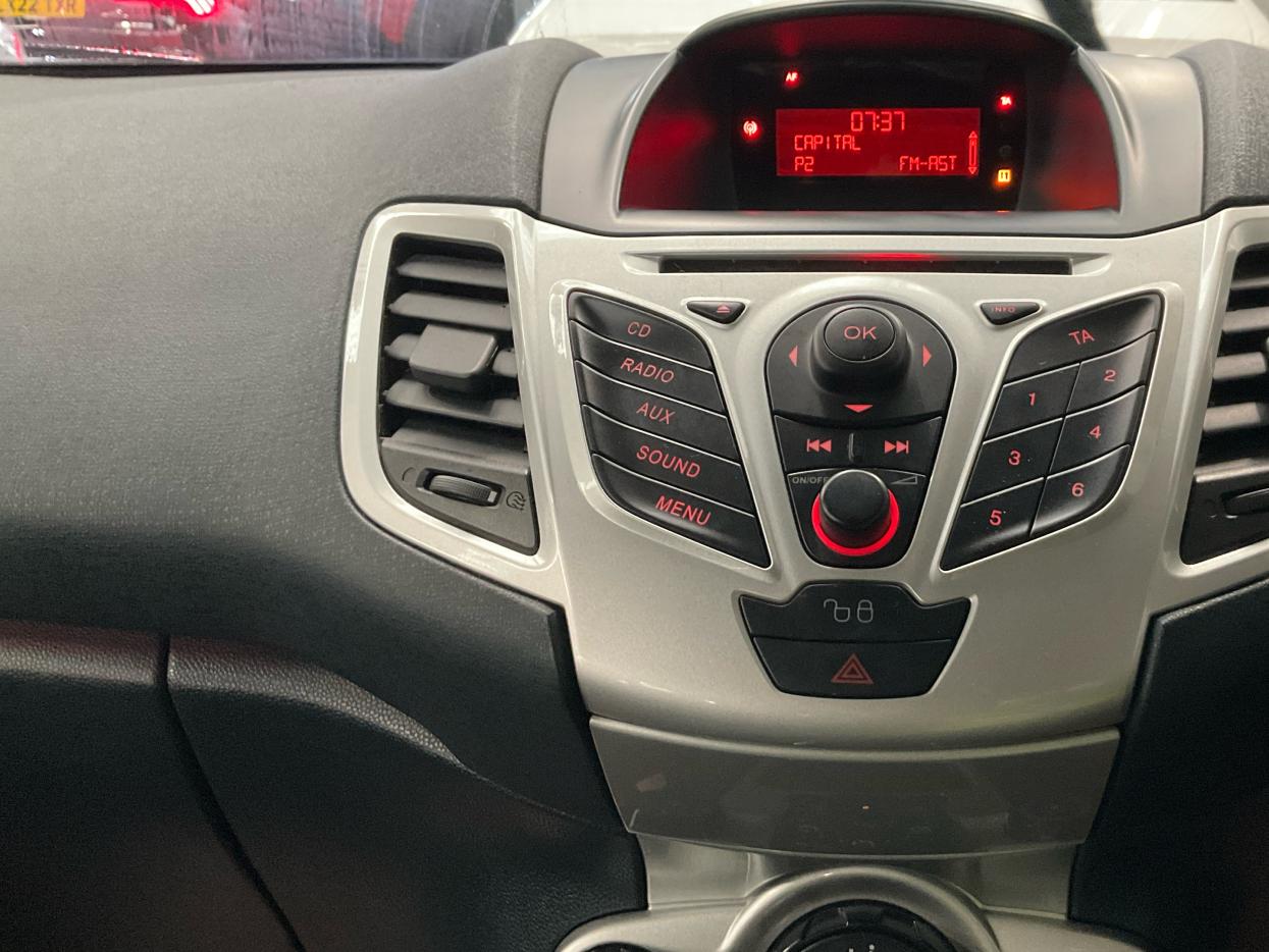 Ford Fiesta 1.4 Zetec Hatchback 5dr Petrol Automatic (154 g/km, 94 bhp)