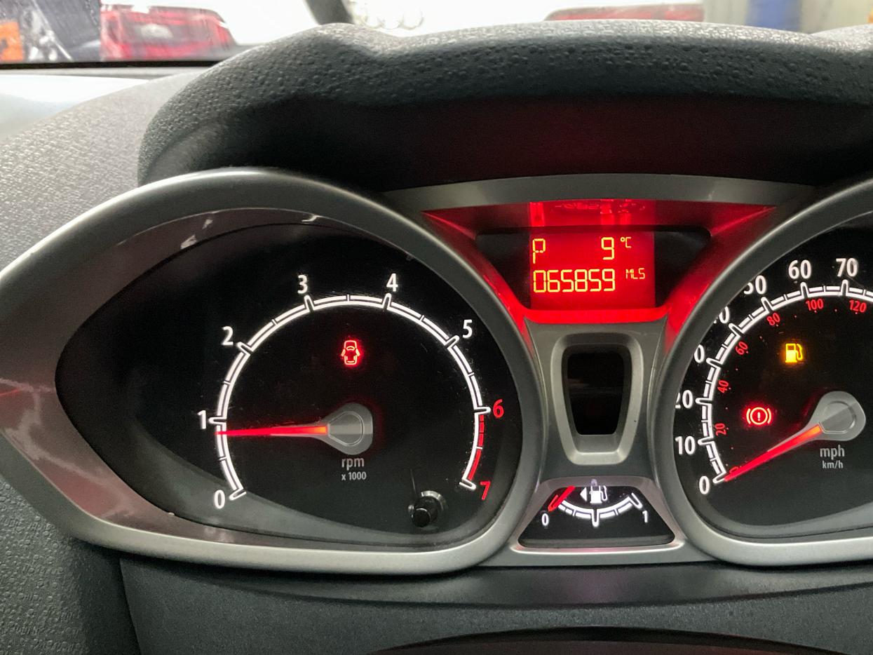 Ford Fiesta 1.4 Zetec Hatchback 5dr Petrol Automatic (154 g/km, 94 bhp)